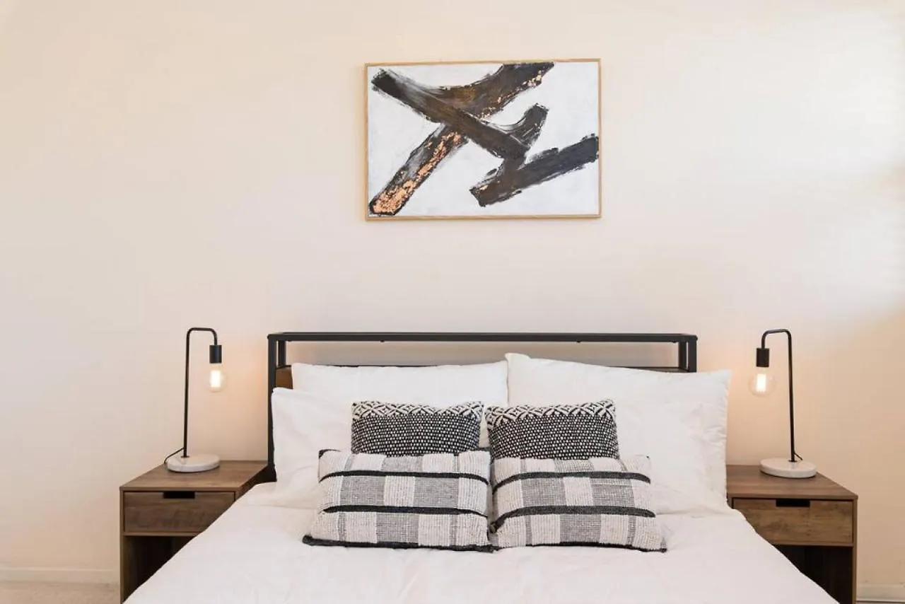 Character & Charm 3 Bed Home- Free Wine Adelaide