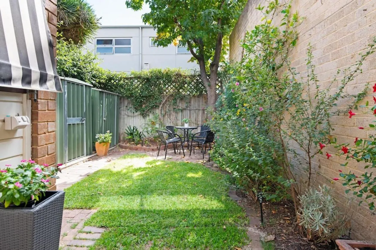 Character & Charm 3 Bed Home- Free Wine Adelaide 0*,  Australië