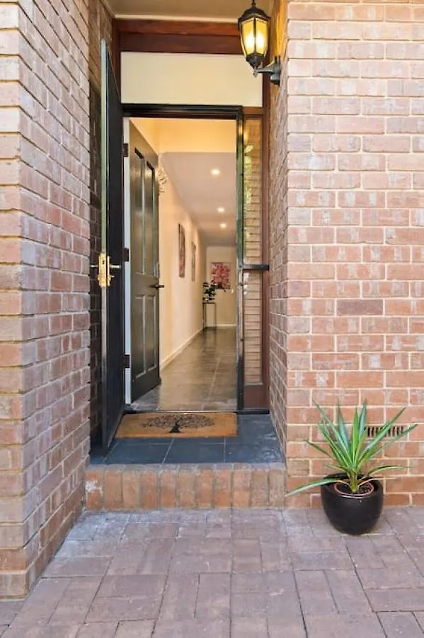 Character & Charm 3 Bed Home- Free Wine Adelaide Appartement